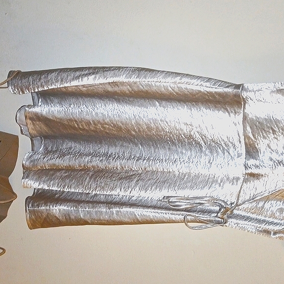 NWOT-Forever21-Deep V-neck side tie shoulder slit ruffle sleeve DRESS - Picture 7 of 8